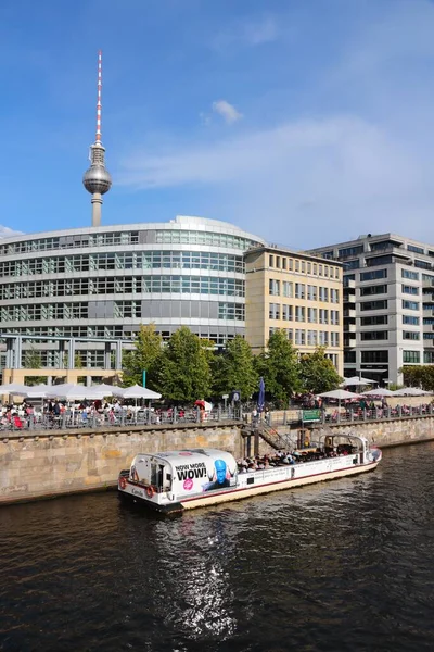 Берлин Германия Августа 2014 Года Люди Посещают Набережную Шпрее Берлине — стоковое фото