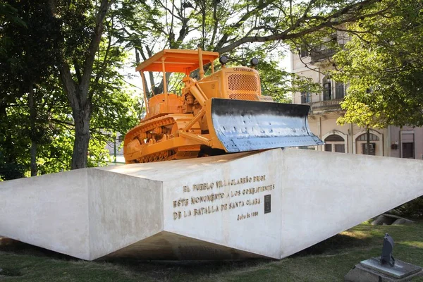Santa Clara Cuba Février 2011 Monument Pour Bulldozer Célèbre Utilisé — Photo
