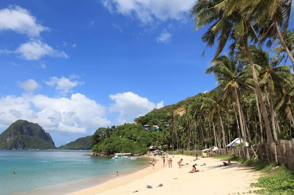 Palawan Philippines December 2017 People Enjoy Beautiful Marimegmeg Beach Nido — Stock Photo, Image