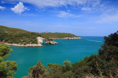İtalya 'daki Gargano Ulusal Parkı - San Felice Kemeri (Arco San Felice).