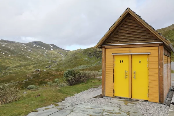 Banheiro Público Turístico Uma Área Descanso Parque Nacional Jotunheimen Noruega — Fotografia de Stock