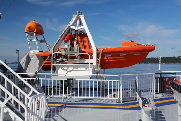 Bjornafjord Noorwegen Juli 2020 Reddingsboot Een Autoveerboot Die Bjornafjord Noorwegen — Stockfoto