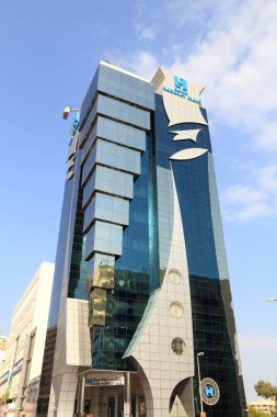 DUBAI, BAE - 9 Aralık 2017: Bank Saderat Iran, Dubai, BAE. Saderat Bankası 12 ülkede İran 'dan gelen büyük bir bankadır..