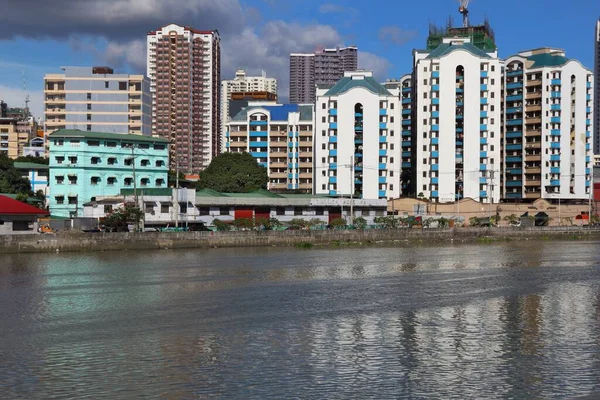 Skyline Von Manila Auf Den Philippinen Wohntürme Und Der Fluss — Stockfoto