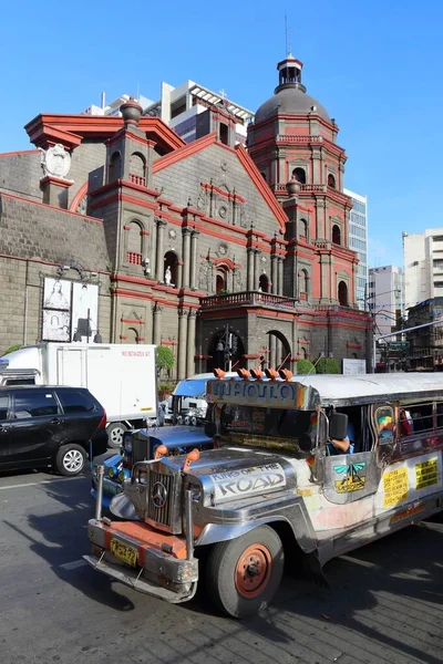 Manila Philippinen November 2017 Menschen Fahren Dichten Verkehr Mit Jeepneys — Stockfoto