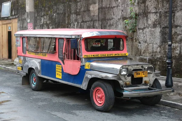 Manila Philippines Listopad 2017 Pojazd Komunikacji Miejskiej Jeepney Zaparkowany Manili — Zdjęcie stockowe