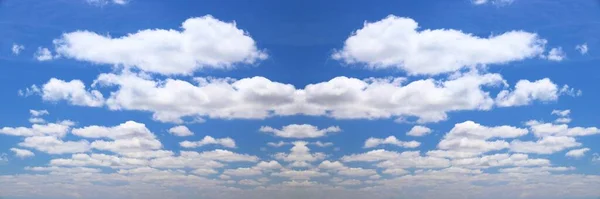 Πανοραμικό Φόντο Μπλε Ουρανός Και Λευκά Σύννεφα Ουράνιο Φόντο — Φωτογραφία Αρχείου