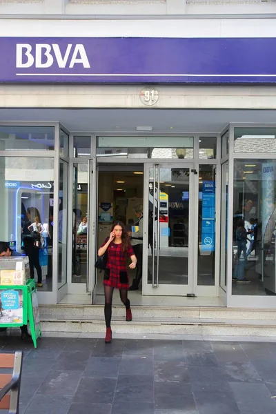 パルマス スペイン 2015年11月30日 人々はスペインのラス パルマスにあるBbva銀行支店を訪問します バンコ ビルバオ ビスカヤ アルゼンチン Bva — ストック写真