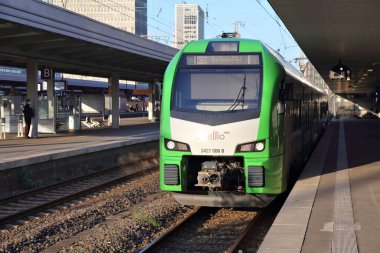 ESSEN, GERMANY - 21 SEPTEMBER 2020: Essen 'deki Hauptbahnhof istasyonunda Abellio marka yolcu treni (model: Stadler Flirt 3 XL).