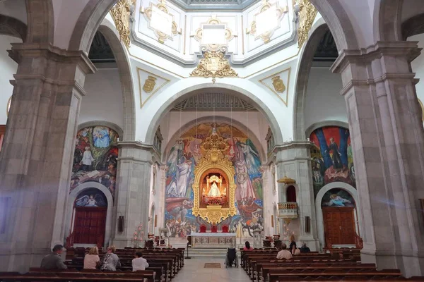 スペインのテネリフェ島 スペイン 2012年10月30日 人々はテネリフェ島 カナリア諸島 スペインのカンデラリア大聖堂を訪問します — ストック写真