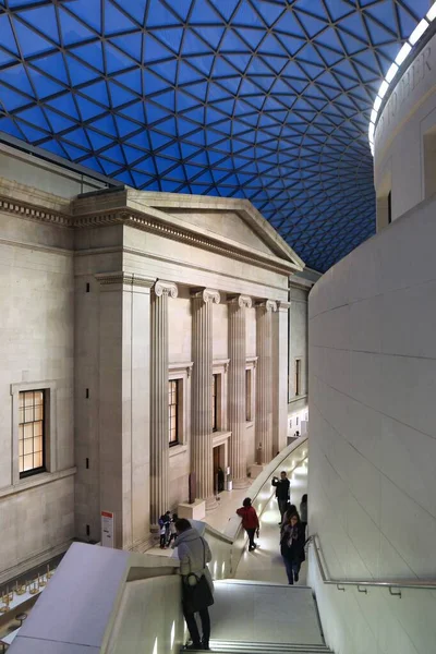 London Kwiecień 2016 Ludzie Odwiedzają British Museum Great Court Londynie — Zdjęcie stockowe