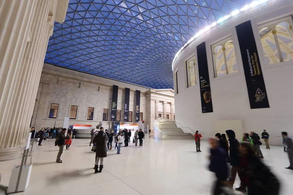 London Kwiecień 2016 Ludzie Odwiedzają British Museum Great Court Londynie — Zdjęcie stockowe