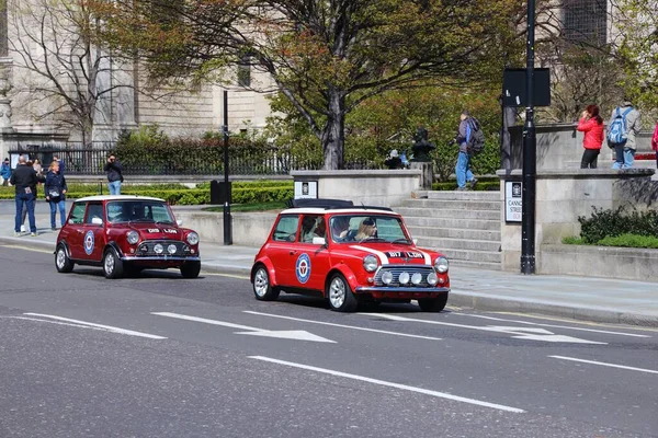 London Reino Unido Abril 2016 Turistas Participam Excursão Carro Mini — Fotografia de Stock