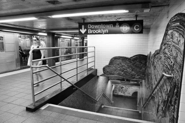 New York Usa Juli 2013 Mensen Verlaten Trein Bij Het — Stockfoto