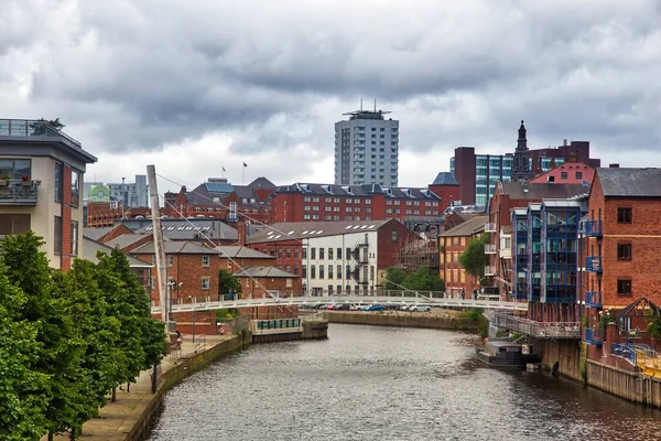 Leeds Şehri Ngiltere Calls River Aire Deki Eski Sanayi Deposu — Stok fotoğraf