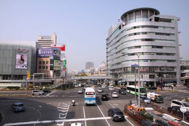 KOBE, JAPONYA - 24 Nisan 2012: Kobe, Japonya 'nın şehir sokak manzarası. Kobe, 1.5 metrelik nüfusuyla Japonya 'nın en büyük 6. şehridir..