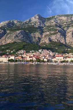 Makarska, Hırvatistan. Dalmaçya 'da bir tatil köyü. Makarska Riviera.