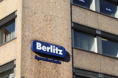 NUREMBERG, GERMANY - 7 Mayıs 2018: Nuremberg, Almanya 'da Berlitz Sprachschule (Berlitz Dil Okulu). Berlitz eğitim markası Japon Benesse Şirketi 'ne aittir..