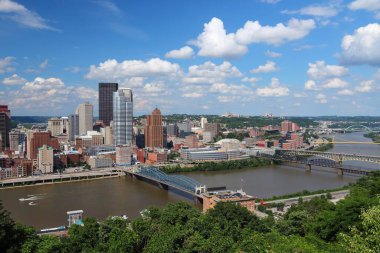 Pittsburgh fotoğrafı. Pennsylvania 'daki Pittsburgh şehrinin silueti. Birleşik Devletler fotoğrafı.