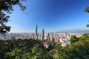 Taipei şehrinin silueti Fil Dağı 'ndan görüldü..