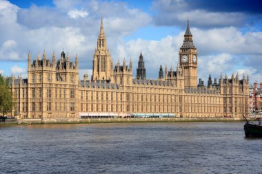 Big Ben saati. Londra 'daki Parlamento Sarayı. Londra 'nın simgesi.