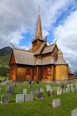 Norveç tarihi - Lom stave church (stavkirke). Gudbrandsdal Vadisi 'nin ortaçağ simgesi.