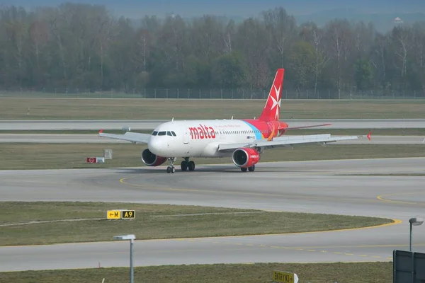 Munich Germany April 2014 Air Malta Airbus A320 Taxies Landing — Stock Photo, Image