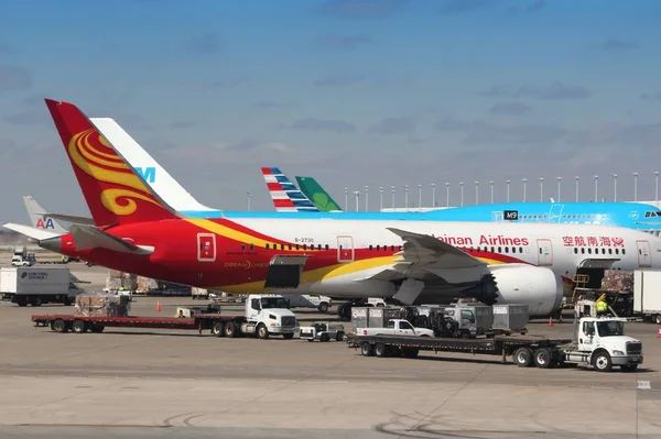 Chicago Ηνωμένες Πολιτείες Απριλίου 2014 Hainan Airlines Και Άλλοι Αεροπορικοί — Φωτογραφία Αρχείου