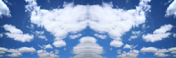 白い雲の青空の背景 スカイパノラマの背景 — ストック写真