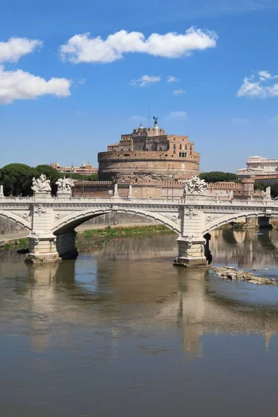 Рим Италия Ponte Sant Angelo Мост Святого Ангела Castel Sant — стоковое фото