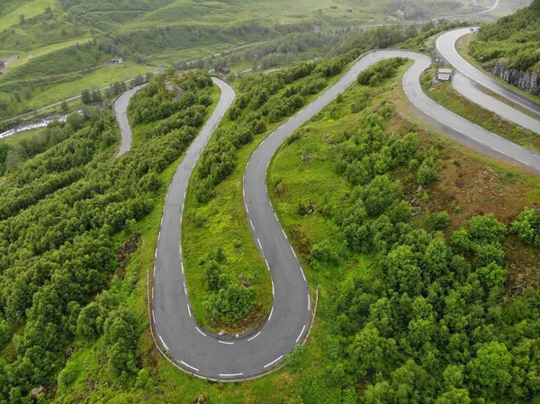 Noruega Vista Del Dron Carretera Vieja Austmannalia Torciendo Carretera Montaña —  Fotos de Stock