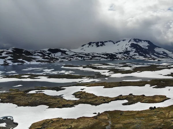 ノルウェーの自然 Jotunheimen山の夏の風景です ノルウェーのドローン空撮 — ストック写真