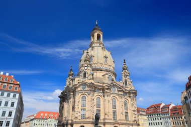 Dresden, Almanya 'daki Frauenkirche Kilisesi. Dresden şehir meydanı - Neumarkt.