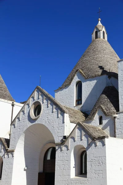 Alberobello Itália Igreja Estilo Trulli Casas Tradicionais — Fotografia de Stock