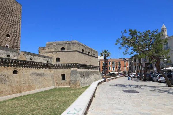 Bari Italia Maggio 2017 Gente Passeggia Vicino Castello Bari Nome — Foto Stock