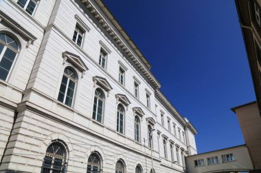 Almanya 'nın Wuppertal şehri. Eski demiryolu karargahının klasik mimarisi.