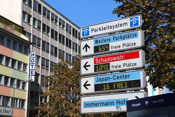 Dusseldorf Γερμανία Σεπτεμβρίου 2020 Πληροφορίες Για Τους Χώρους Στάθμευσης Στην — Φωτογραφία Αρχείου