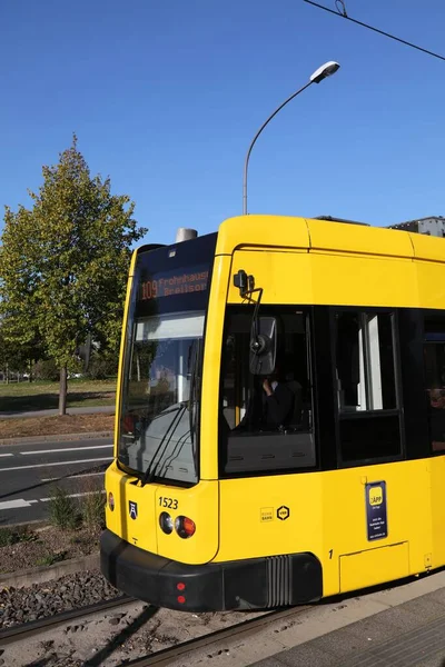 Essen Niemcy Wrzesień 2020 Żółty Tramwaj Bahn Essen Niemcy Jest — Zdjęcie stockowe