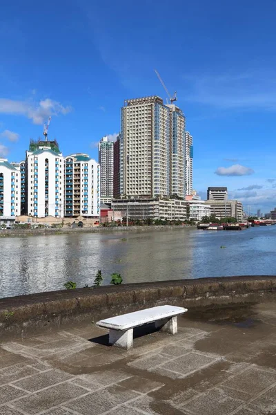 Manilla City Skyline Filippijnen Woontorens Pasig River — Stockfoto