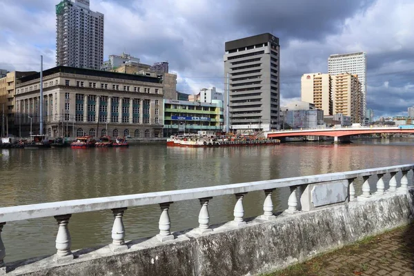 Manila Philippines Listopad 2017 Miasto Manila Deszczowymi Chmurami Nad Rzeką — Zdjęcie stockowe