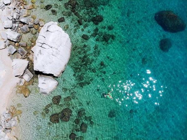 ダルマチアのドローンビュー クロアチアの空中海岸風景写真 ミミのビーチと海岸 — ストック写真