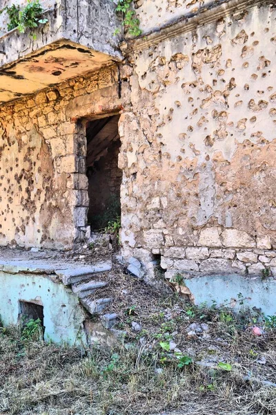 波斯尼亚和黑塞哥维那莫斯塔尔市 20世纪90年代的历史战争破坏 住宅建筑弹孔 — 图库照片