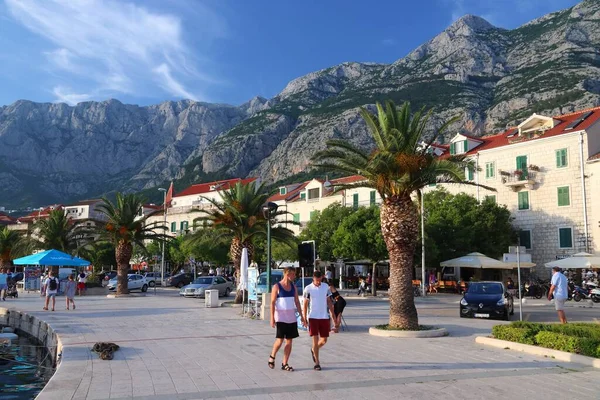 Makarska Croacia Junio 2019 Gente Visita Paseo Marítimo Makarska Croacia —  Fotos de Stock