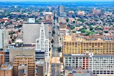 Philadelphia City, ABD. Market Caddesi ile şehrin havadan görüntüsü.