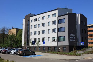 KNUROW, POLAND - 11 Mayıs 2021: Polonya Belediye Binası (Lehçe: Urzad Miasta). Knurow, Silezya bölgesinde önemli bir sanayi kentidir..