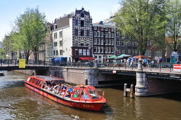 Amsterdão Países Baixos Julho 2017 Passeio Barco Turismo Cruzamento Entre — Fotografia de Stock