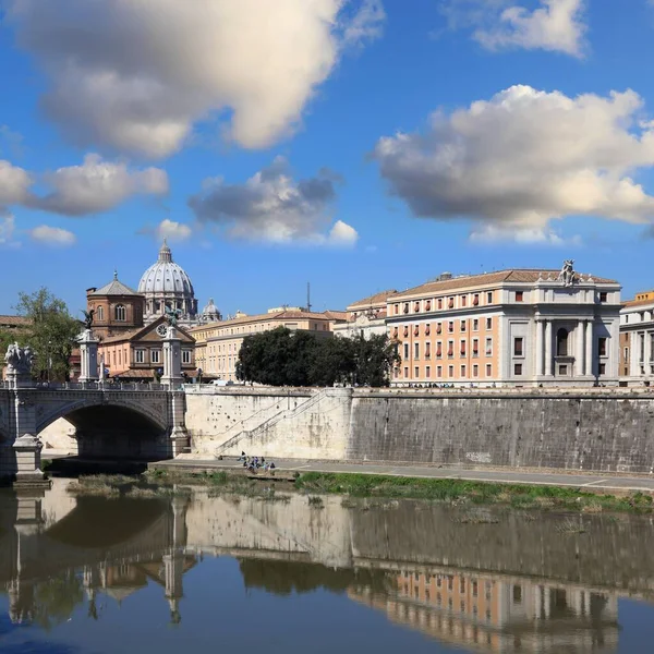 Rom Italien Vacker Utsikt Över Rom Med Vatikanen Peterskyrkan Bakgrunden — Stockfoto