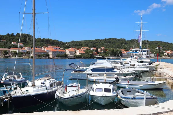Korcula Croacia Junio 2019 Veleros Amarrados Lumbarda Marina Isla Korcula — Foto de Stock