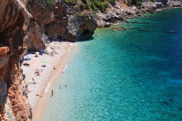 Konavle Croacia Junio 2019 Gente Pasa Sus Vacaciones Playa Pasjaca — Foto de Stock