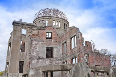Hiroşima 'daki Atom Bombası Kubbesi. Japonya, Hiroşima 'daki atom bombasıyla yıkılan bina..